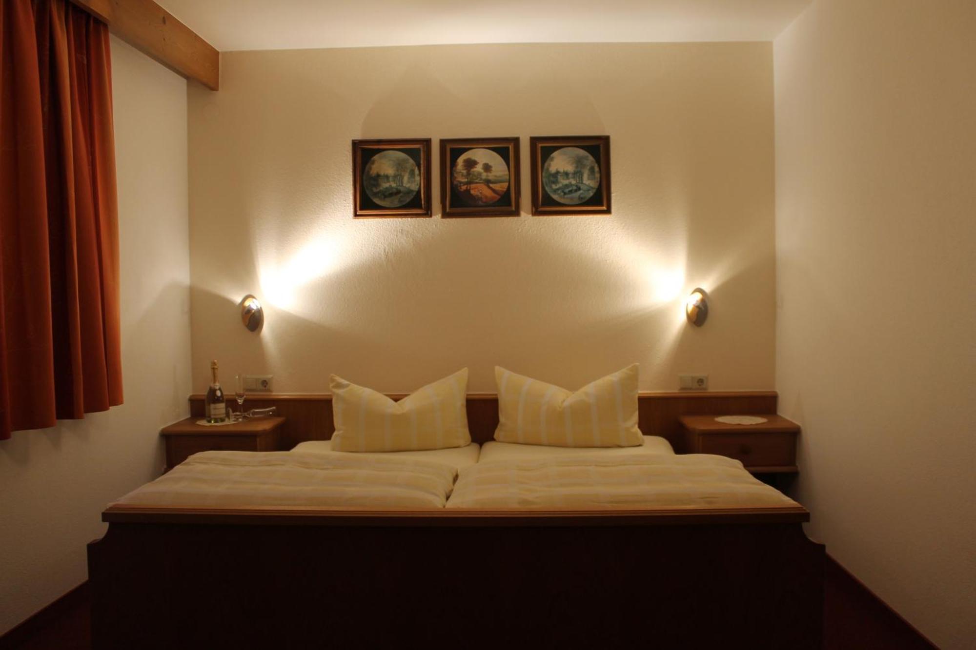 Appartements Zerzer Ried im Oberinntal Phòng bức ảnh