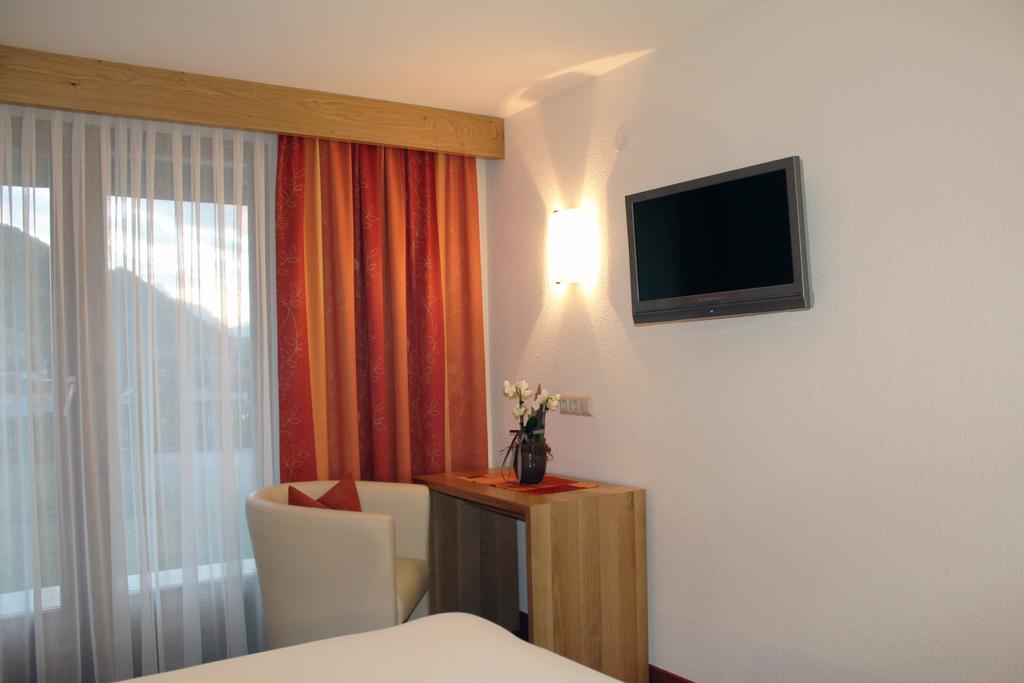 Appartements Zerzer Ried im Oberinntal Phòng bức ảnh