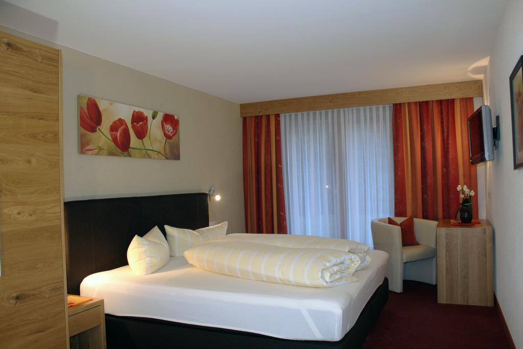 Appartements Zerzer Ried im Oberinntal Phòng bức ảnh