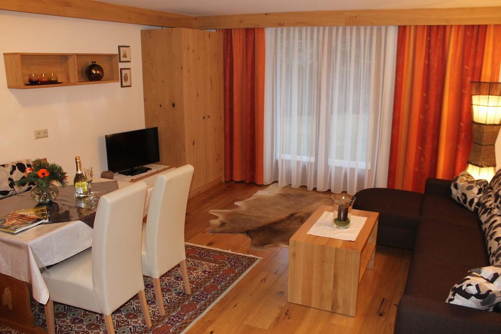 Appartements Zerzer Ried im Oberinntal Phòng bức ảnh