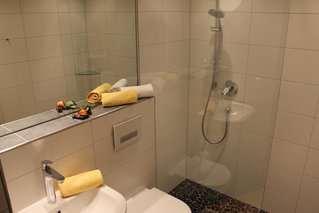 Appartements Zerzer Ried im Oberinntal Phòng bức ảnh